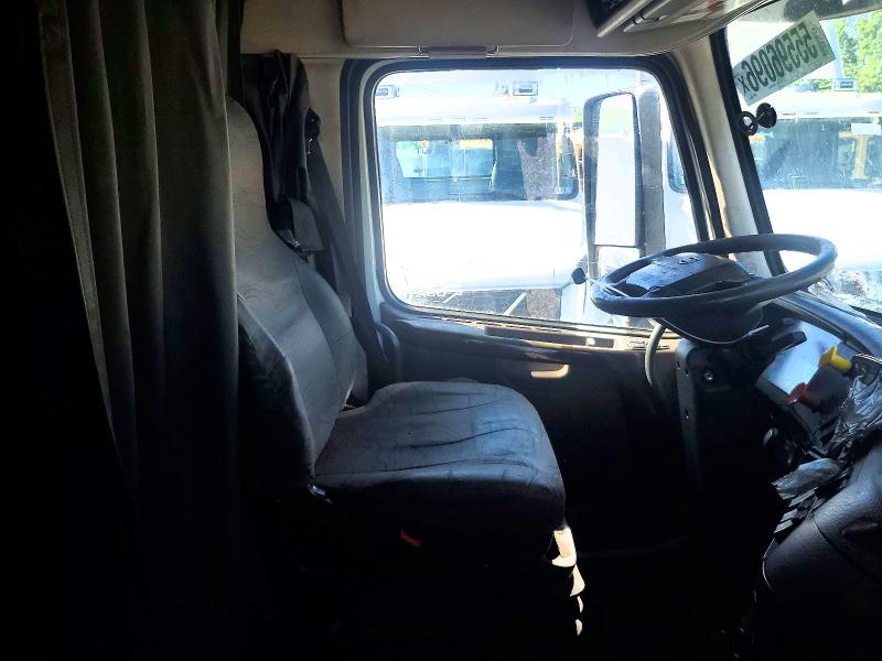 2015 Volvo Vnl VIN 4V4NC9EH8FN919826 COPART salvage auction — NORMAL WEAR, Pa - Cert Of Title, sold $1,700 on 2026-07-18 (photo 5)