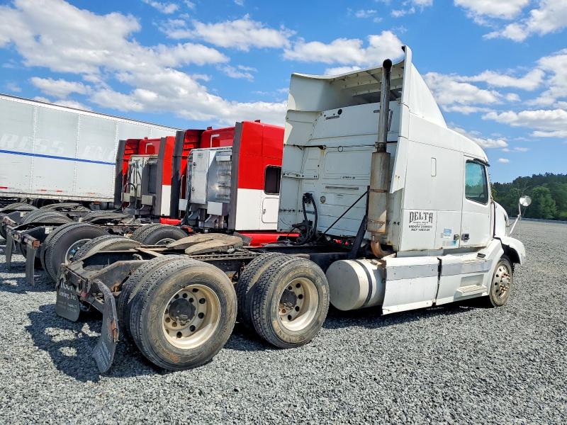 2005 Volv Vn VIN 4V4NC9GH65N390260 COPART salvage auction — FRONT END, CZ, sold $950 on 2026-07-30 (photo 4)