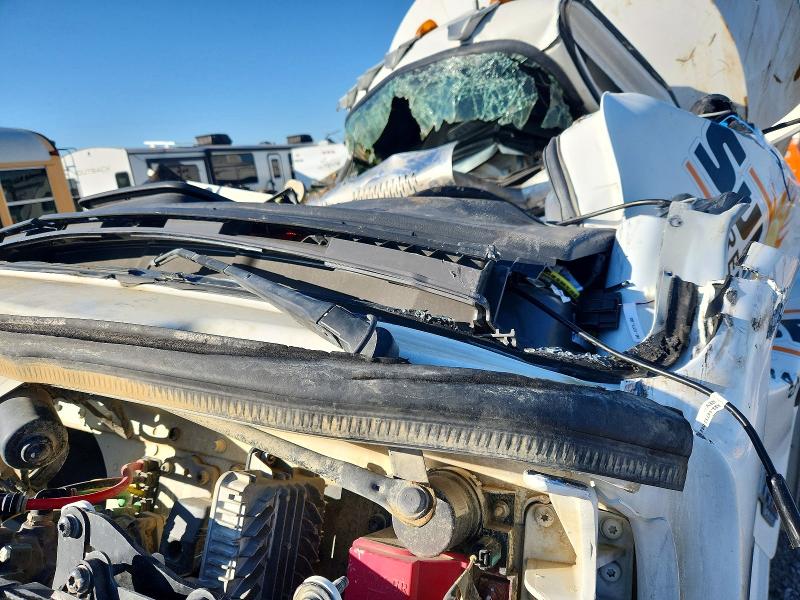 2025 Freightliner All other VIN 3ALHG3DV5SDVT9895 COPART salvage auction — ROLLOVER, TX - SALVAGE VEHICLE TITLE, sold $1,450 on 2026-07-24 (photo 9)