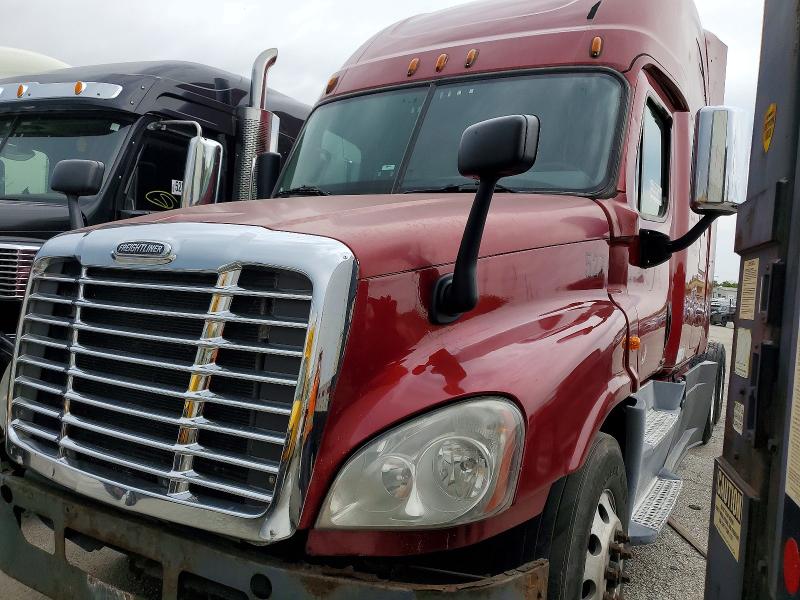 2017 Freightliner Cascadia 125 VIN 3AKJGLDR5HSHF1093 COPART salvage auction — MINOR DENT/SCRATCHES, IL - CERT OF TITLE-REBUILT, sold $3,400 on 2026-07-09 (photo 2)