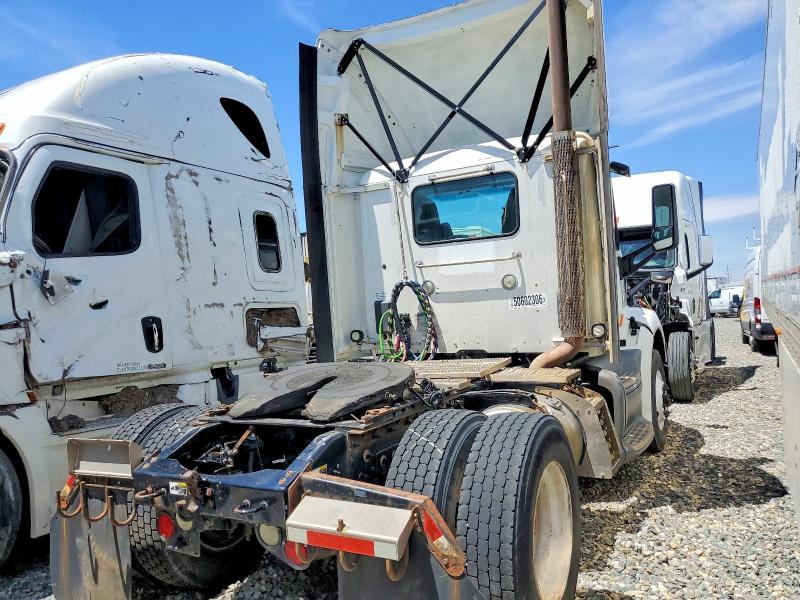2017 Peterbilt All models VIN 1XPBA48X7HD428486 COPART salvage auction — MINOR DENT/SCRATCHES, IN - CERTIFICATE OF TITLE, sold $5,300 on 2026-07-09 (photo 4)
