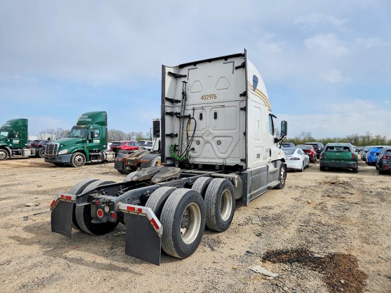2018 Freigliner All other VIN 3AKJGLDR4JSJK5347 COPART salvage auction — NORMAL WEAR, IL - CERTIFICATE OF TITLE, sold $7,950 on 2026-07-15 (photo 4)