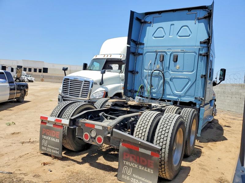 2017 Freightliner All other VIN 3AKJGLDR6HSHR5690 COPART salvage auction — NORMAL WEAR, OH - DIS/DLR/EXP ONLY CLEAN TITLE, sold $5,700 on 2026-07-08 (photo 4)