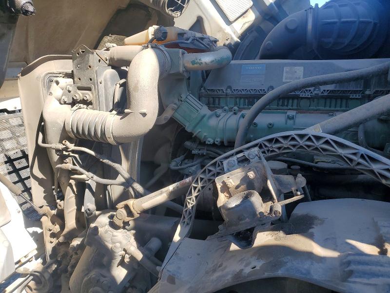 2015 Volvo Vnl VIN 4V4NC9EH8FN919826 COPART salvage auction — NORMAL WEAR, Pa - Cert Of Title, sold $1,700 on 2026-07-18 (photo 7)