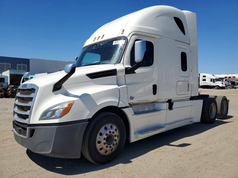 2020 Freightliner Cascadia 126 VIN 3AKJHHDR7LSLR4455 COPART salvage auction — MINOR DENT/SCRATCHES, PA - DIS/DLR/EXP ONLY CLEAN TITLE, sold $6,300 on 2026-07-22 (photo 2)