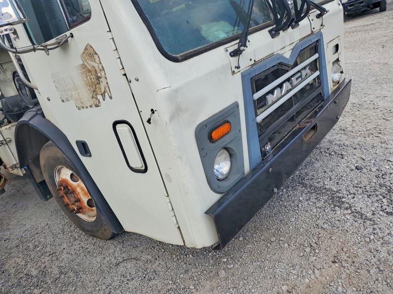 2015 Mack All other VIN 1M2AU04C0FM009503 COPART salvage auction — MECHANICAL, GA - CERTIFICATE OF TITLE, sold $5,300 on 2026-07-29 (photo 9)