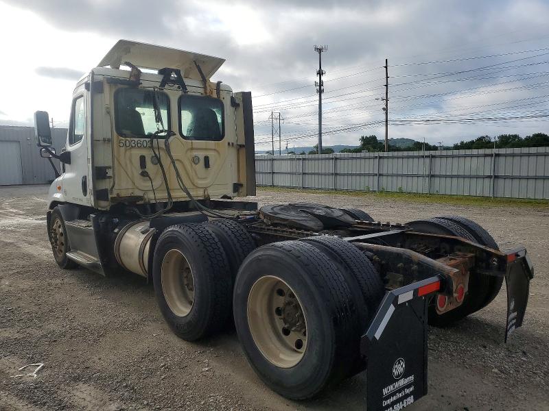 2019 Freightliner All other VIN 3AKJGBDV9KDJW2049 COPART salvage auction — MINOR DENT/SCRATCHES, IN - CERTIFICATE OF TITLE, sold $2,650 on 2026-07-23 (photo 3)