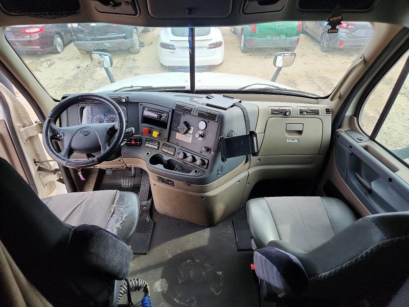 2018 Freigliner All other VIN 3AKJGLDR4JSJK5347 COPART salvage auction — NORMAL WEAR, IL - CERTIFICATE OF TITLE, sold $7,950 on 2026-07-15 (photo 5)
