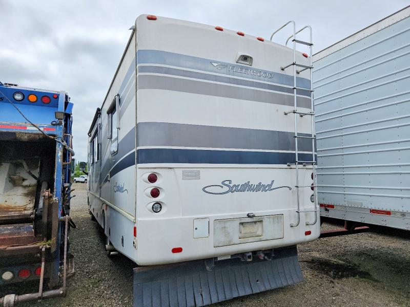 2006 Fleetwood All models VIN 5B4MP67G353410290 COPART salvage auction — MINOR DENT/SCRATCHES, OR - CERTIFICATE OF TITLE, sold $8,900 on 2026-07-21 (photo 3)