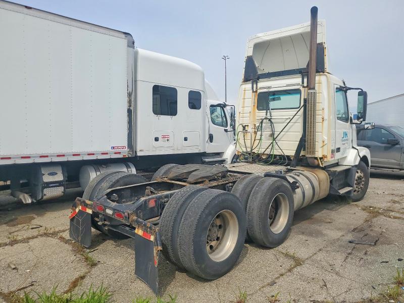 2014 Volv Vn VIN 4V4NC9EH1EN177235 COPART salvage auction — MINOR DENT/SCRATCHES, MI - CERTIFICATE OF TITLE, sold $3,250 on 2026-07-09 (photo 4)