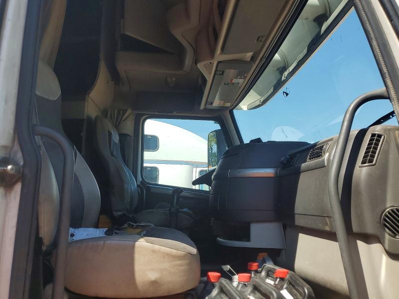 2007 Volv Vn VIN 4V4NC9TG47N440704 COPART salvage auction — FRONT END, Tx - Certificate Of Title, sold $1,850 on 2026-07-28 (photo 5)