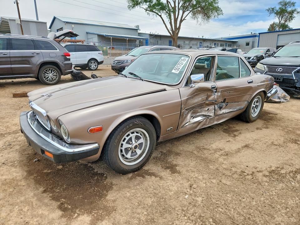 1986 Jaguar Xj6 VIN SAJAY1341GC442023 COPART salvage auction — SIDE, ST, sold $200 on 2026-07-13 (photo 1)