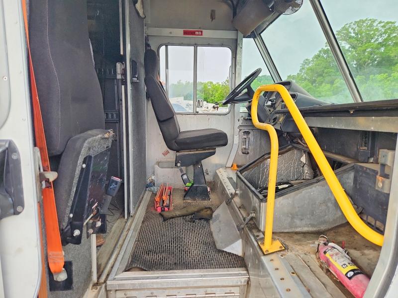 2014 Frht VIN 4UZAC3DV6ECFL0612 COPART salvage auction — NORMAL WEAR, AL - CERTIFICATE OF TITLE, sold $3,800 on 2026-08-31 (photo 7)