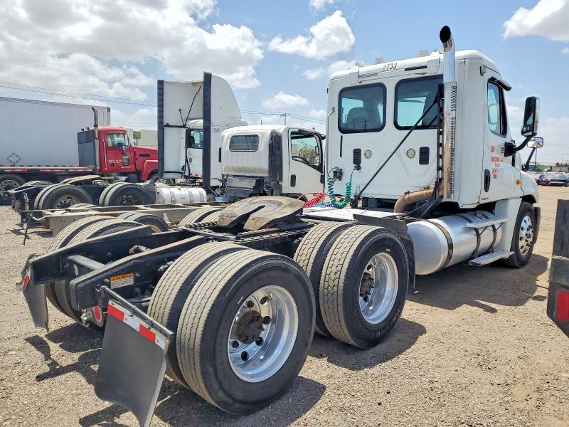2009 Freightliner All other VIN 1FUJGECK69LAL8088 COPART salvage auction — NORMAL WEAR, CT, sold $9,600 on 2026-07-08 (photo 4)
