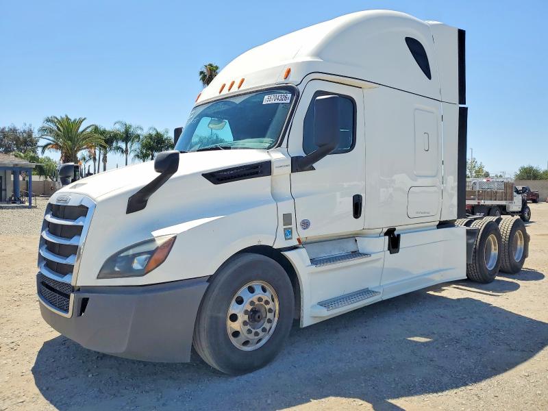2020 Freightliner All other VIN 3AKJHHDR5LSLP5709 COPART salvage auction — NORMAL WEAR, DV, sold $4,050 on 2026-07-14 (photo 2)