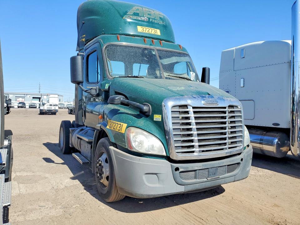 2018 Freigliner All other VIN 3AKBGADV1JSJL4559 COPART salvage auction — MINOR DENT/SCRATCHES, CT, sold $1,150 on 2026-07-08 (photo 4)