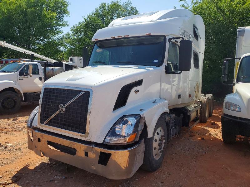 2007 Volv Vn VIN 4V4NC9TG47N440704 COPART salvage auction — FRONT END, Tx - Certificate Of Title, sold $1,850 on 2026-07-28 (photo 2)