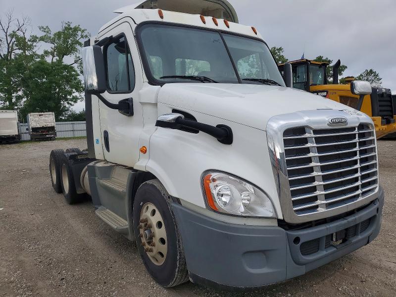 2019 Freightliner All other VIN 3AKJGBDV9KDJW2049 COPART salvage auction — MINOR DENT/SCRATCHES, IN - CERTIFICATE OF TITLE, sold $2,650 on 2026-07-23 (photo 9)