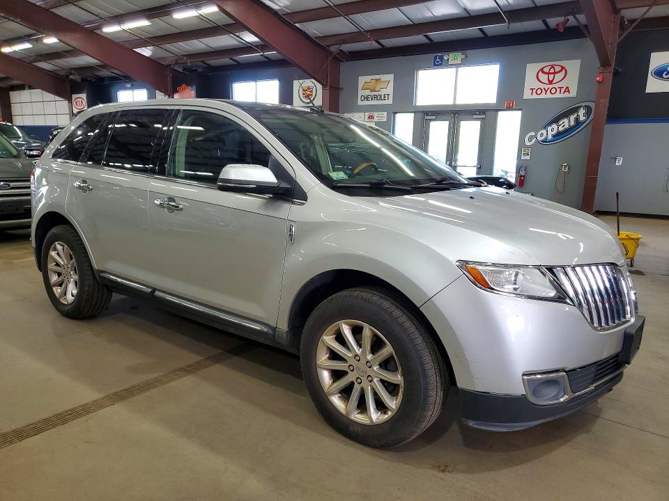 2015 Lincoln townhouse Mkx VIN 2LMDJ8JK9FBL24312 COPART salvage auction — MINOR DENT/SCRATCHES, MA - CERTIFICATE OF TITLE, sold $1,950 on 2026-07-03 (photo 4)