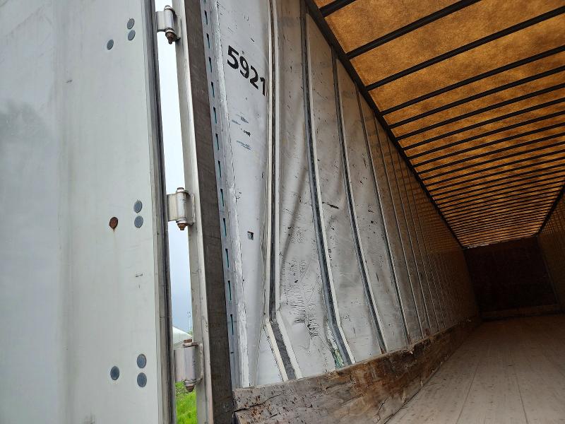 2011 Utility trailer manufacture VIN 1UYVS2532BG103303 COPART salvage auction — REAR END, QC - GRAVEMENT ACCIDENTE, sold $175 on 2026-07-28 (photo 9)