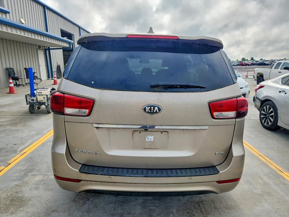 2015 Kia SEDONA VIN KNDMC5C13F6020954 COPART salvage auction — NORMAL WEAR, Ky - Red Rebuilt Flood, sold $1,250 on 2026-07-09 (photo 6)