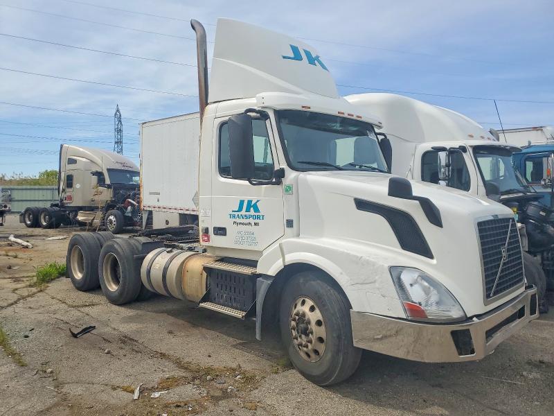 2014 Volv Vn VIN 4V4NC9EH1EN177235 COPART salvage auction — MINOR DENT/SCRATCHES, MI - CERTIFICATE OF TITLE, sold $3,250 on 2026-07-09 (photo 1)