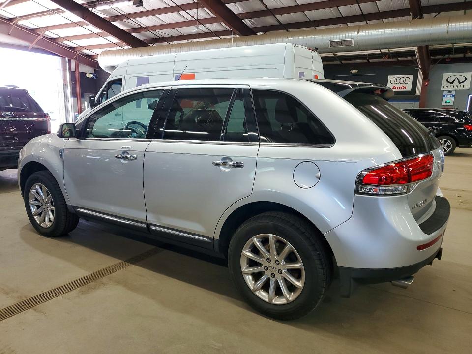 2015 Lincoln townhouse Mkx VIN 2LMDJ8JK9FBL24312 COPART salvage auction — MINOR DENT/SCRATCHES, MA - CERTIFICATE OF TITLE, sold $1,950 on 2026-07-03 (photo 2)