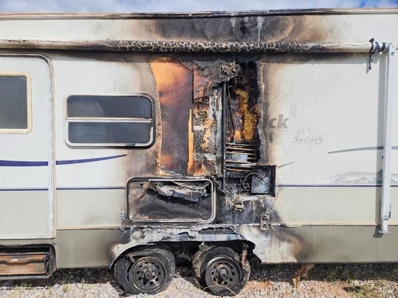 2005 Keystone Keystone VIN 4YDF28F245G910676 COPART salvage auction — BURN, NR, sold $2 on 2026-08-07 (photo 9)