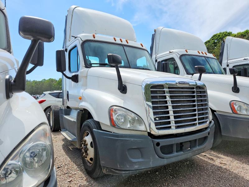 2016 Freightliner All other VIN 1FUBGEDV4GLHC5656 COPART salvage auction — NORMAL WEAR, IN - CERTIFICATE OF TITLE, sold $5,000 on 2026-07-28 (photo 1)
