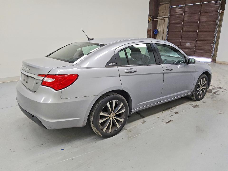 2013 Chrysler 200 VIN 1C3CCBBB8DN516019 COPART salvage auction — MINOR DENT/SCRATCHES, Md - Certificate Of Title, sold $1,250 on 2026-07-16 (photo 3)