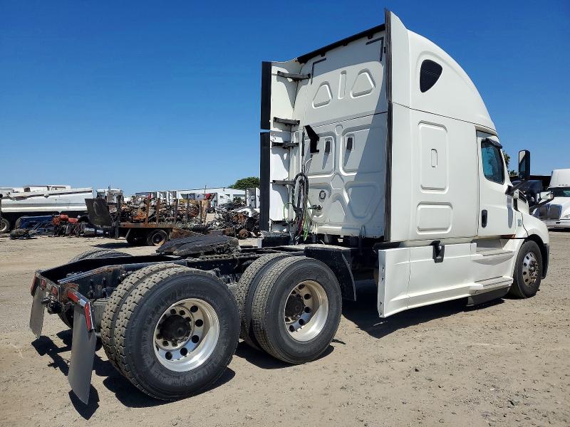 2020 Freightliner All other VIN 3AKJHHDR5LSLP5709 COPART salvage auction — NORMAL WEAR, DV, sold $4,050 on 2026-07-14 (photo 4)