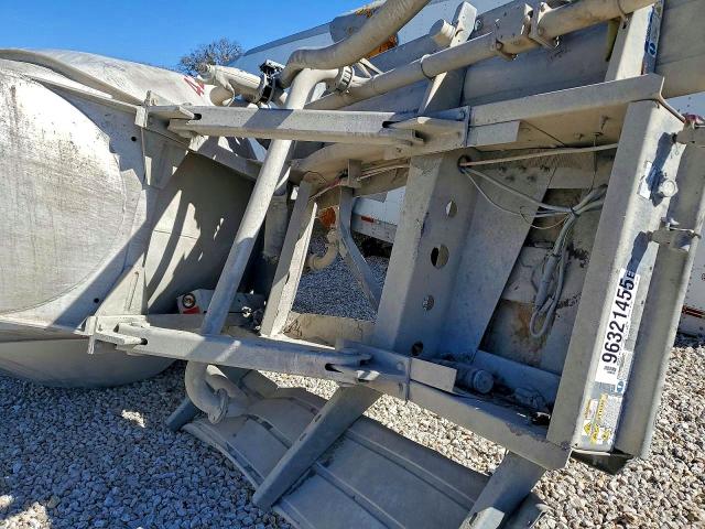 2015 Heil trailer international Heil trail VIN 5HTSN4221F7T94202 COPART salvage auction — ROLLOVER, NE - CERT OF TITLE-SALVAGE (P), sold $10 on 2026-07-09 (photo 8)