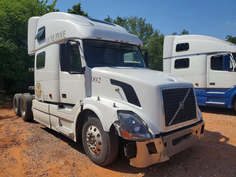 2007 Volv Vn VIN 4V4NC9TG47N440704 COPART salvage auction — FRONT END, Tx - Certificate Of Title, sold $1,850 on 2026-07-28 (photo 1)