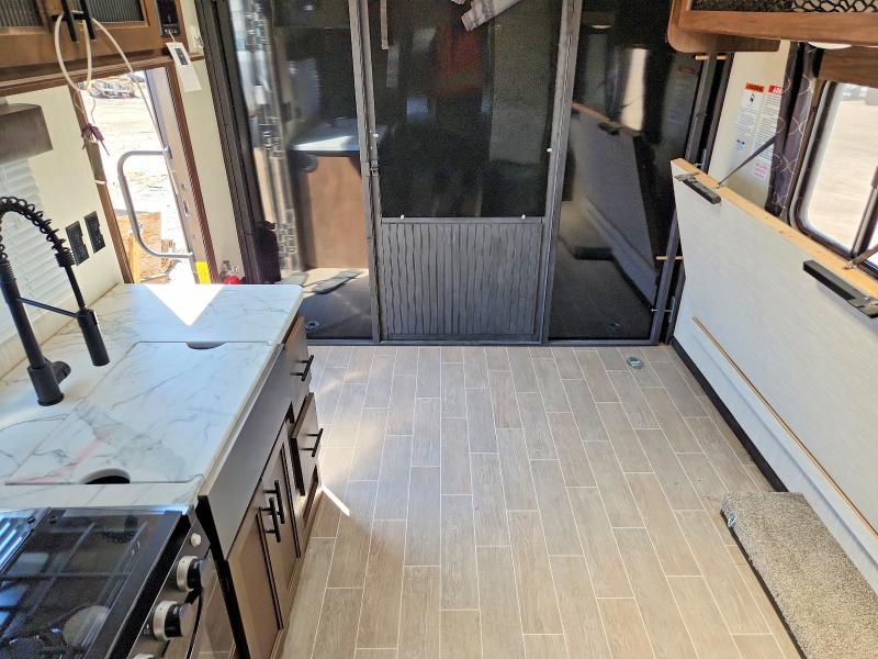 2021 Forest river Grey wolf VIN 4X4TCKU23MK066347 COPART salvage auction — HAIL, SD - CERT OF TITLE-SALVAGE, sold $1,550 on 2026-07-27 (photo 6)