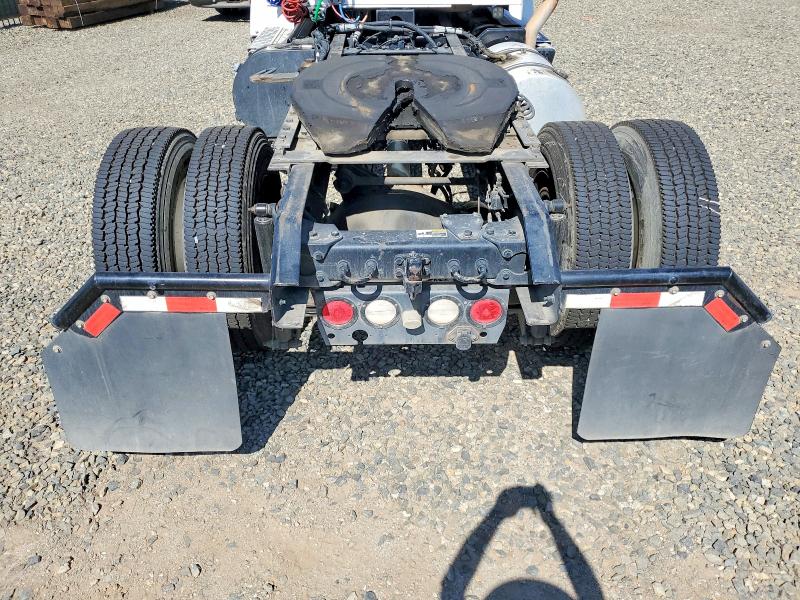 2015 Kenworth All other VIN 1XKBAJ8X4FJ442736 COPART salvage auction — NORMAL WEAR, DV, sold $5,900 on 2026-07-09 (photo 9)