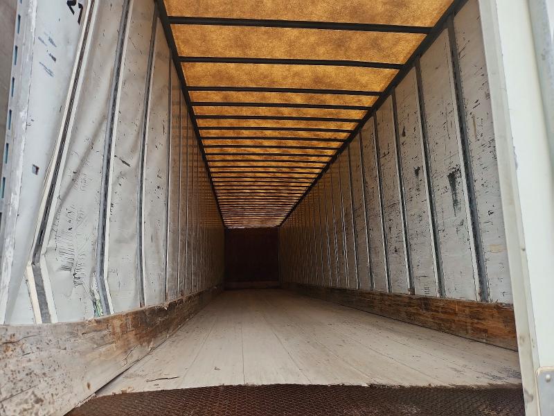 2011 Utility trailer manufacture VIN 1UYVS2532BG103303 COPART salvage auction — REAR END, QC - GRAVEMENT ACCIDENTE, sold $175 on 2026-07-28 (photo 5)