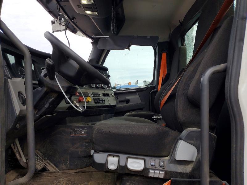 2021 Freightliner All other VIN 3AKJHLDV1MSMU2856 COPART salvage auction — MINOR DENT/SCRATCHES, MN - CERTIFICATE OF TITLE, sold $6,000 on 2026-07-08 (photo 5)