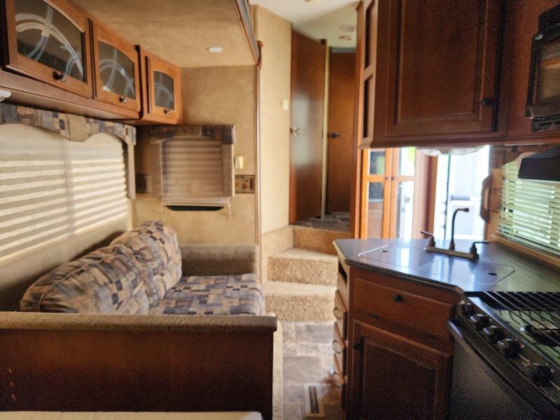2012 Heartland rv All models VIN 5SFRG3220CE238325 COPART salvage auction — VANDALISM, NH - CERT OF TITLE-SALVAGE, sold $800 on 2026-07-07 (photo 5)