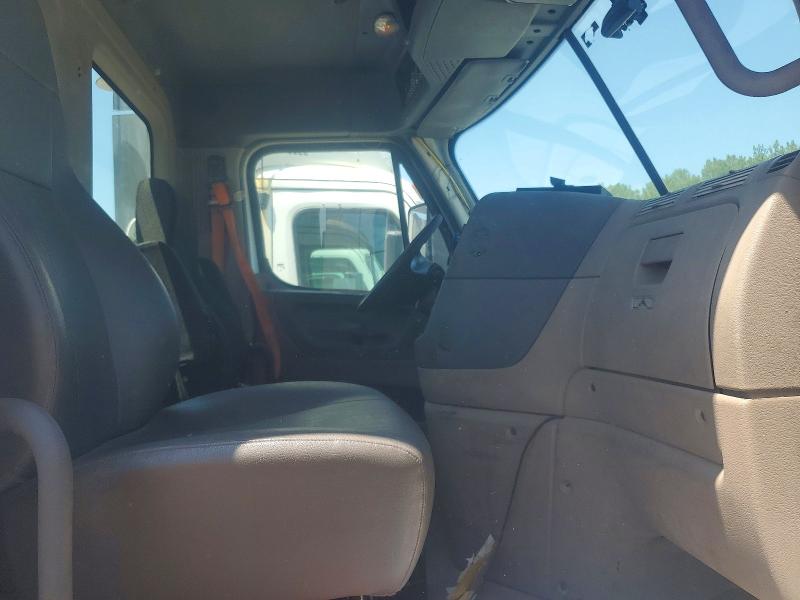 2016 Freightliner All other VIN 3AKBGADV3GSHB2460 COPART salvage auction — MINOR DENT/SCRATCHES, CT, sold $525 on 2026-07-28 (photo 5)