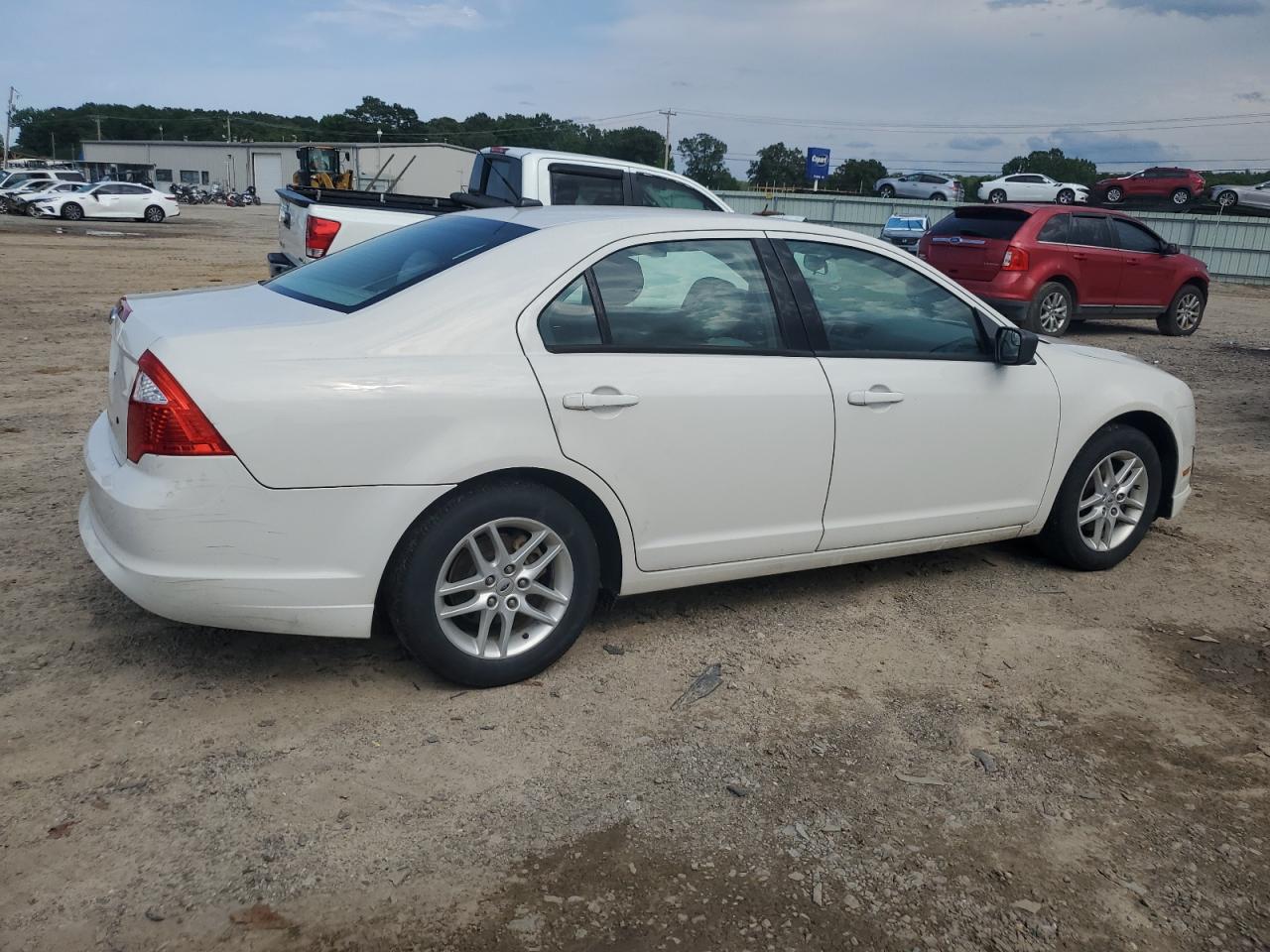 2011 Ford Fusion VIN 3FAHP0GA3BR293365 COPART salvage auction — Side, Other, sold $950 on 2024-04-08 (photo 3)