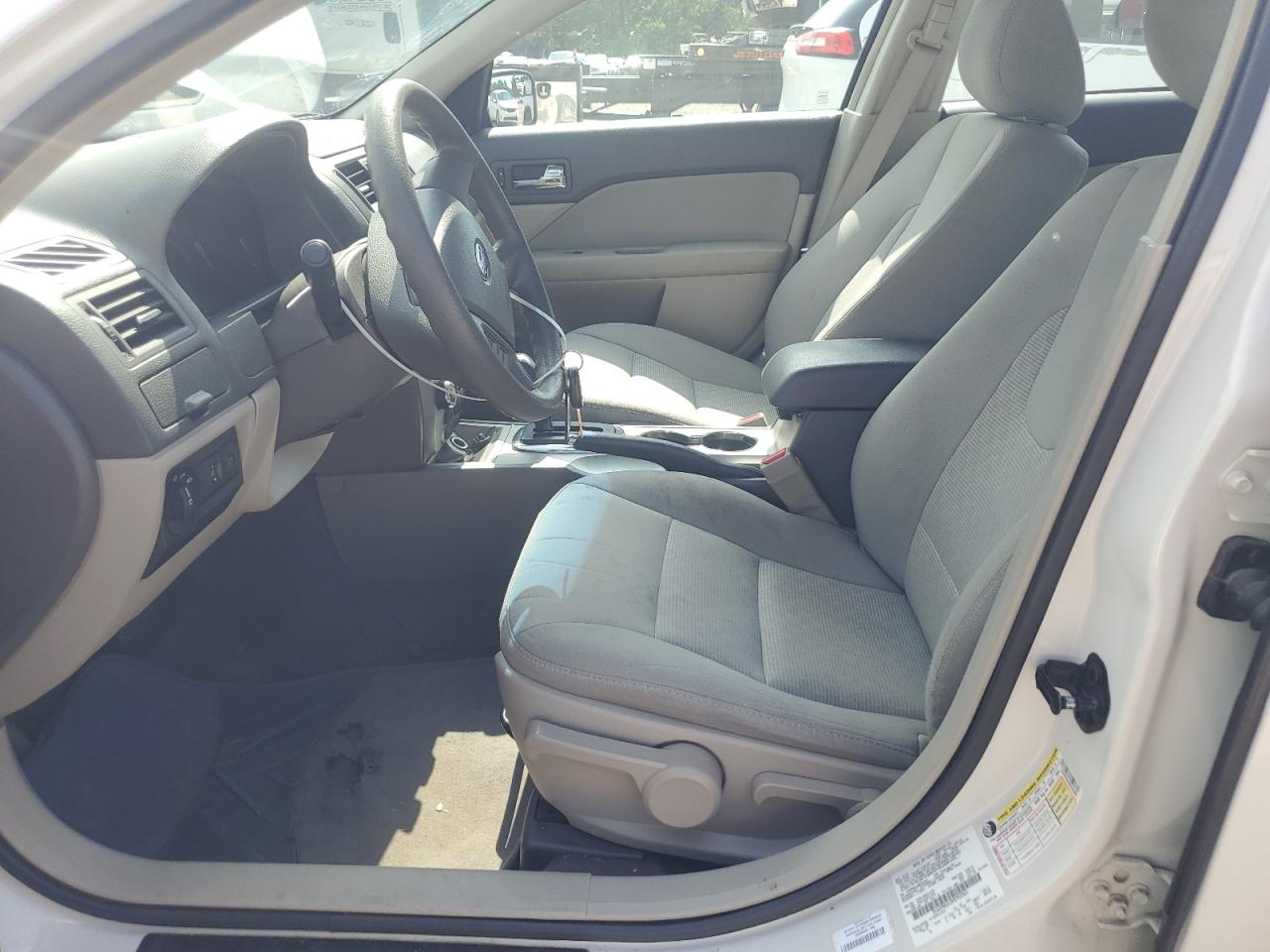 2011 Ford Fusion VIN 3FAHP0GA3BR293365 COPART salvage auction — Side, Other, sold $950 on 2024-04-08 (photo 7)