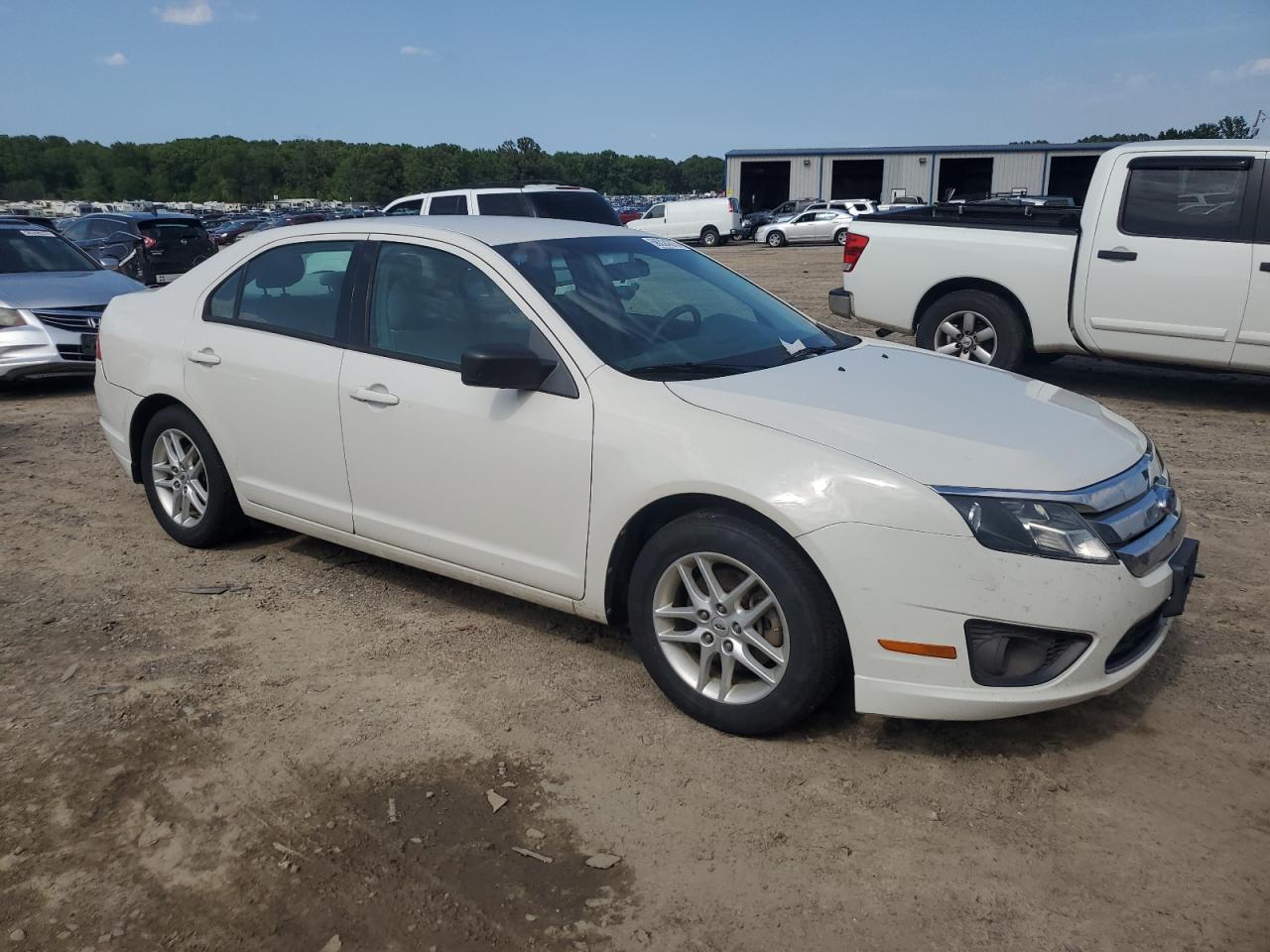 2011 Ford Fusion VIN 3FAHP0GA3BR293365 COPART salvage auction — Side, Other, sold $950 on 2024-04-08 (photo 4)