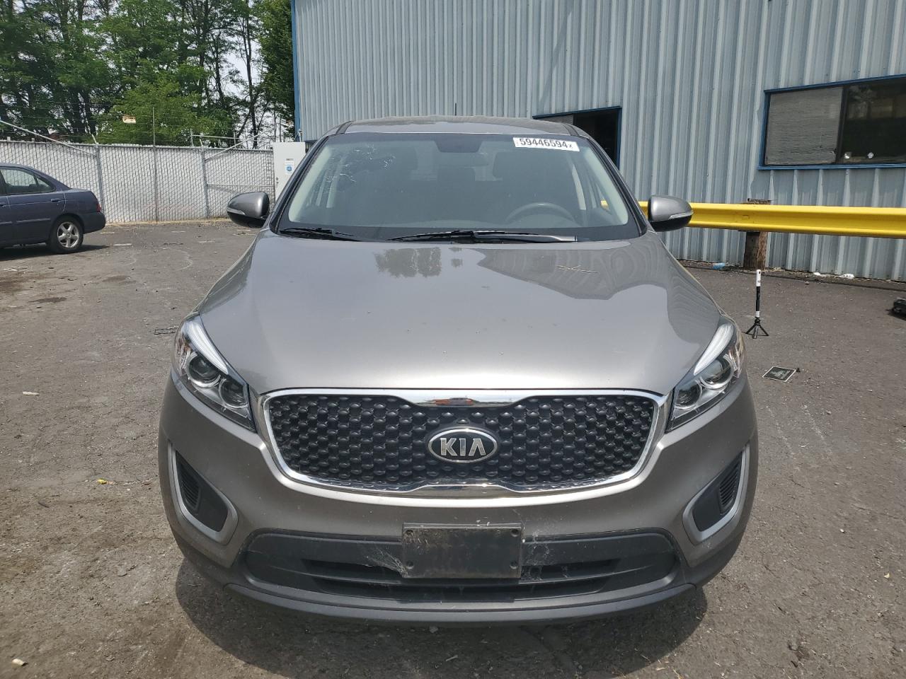 2017 Kia Sorento VIN 5XYPG4A33HG280545 COPART salvage auction — Vandalized, Salvage, sold $5,600 on 2024-08-14 (photo 5)