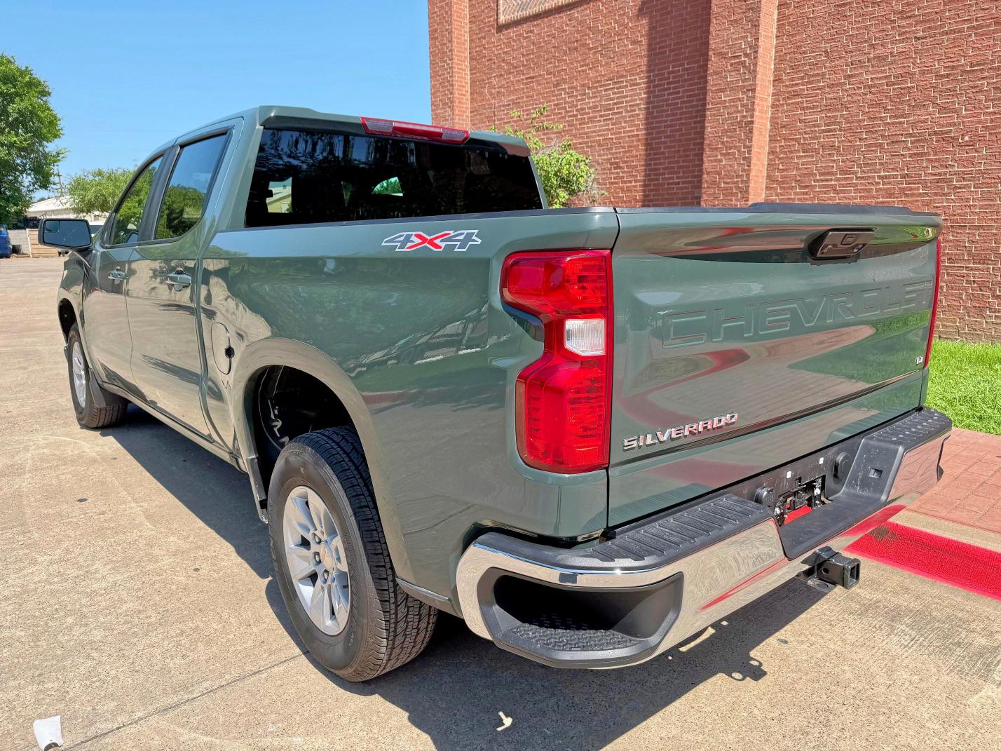 2025 Chevrolet Silverado VIN 1GCUKDED8SZ171415 COPART salvage auction — All Over, FL - CERT OF TITLE SLVG REBUILDABLE, sold $19,100 on 2025-07-01 (photo 3)