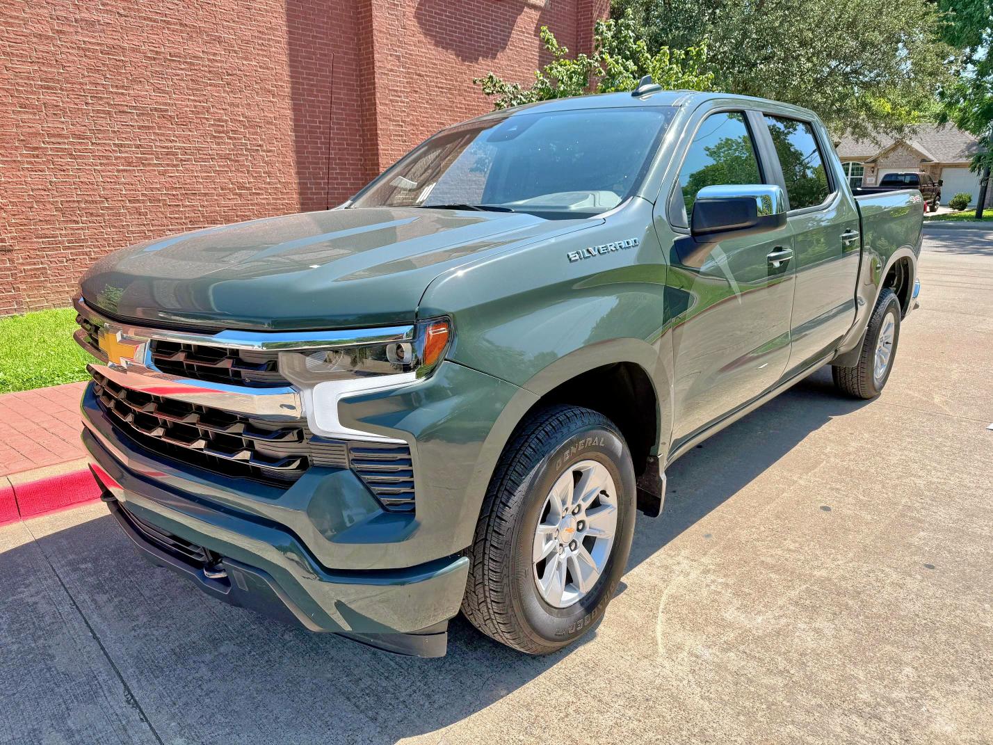2025 Chevrolet Silverado VIN 1GCUKDED8SZ171415 COPART salvage auction — All Over, FL - CERT OF TITLE SLVG REBUILDABLE, sold $19,100 on 2025-07-01 (photo 2)
