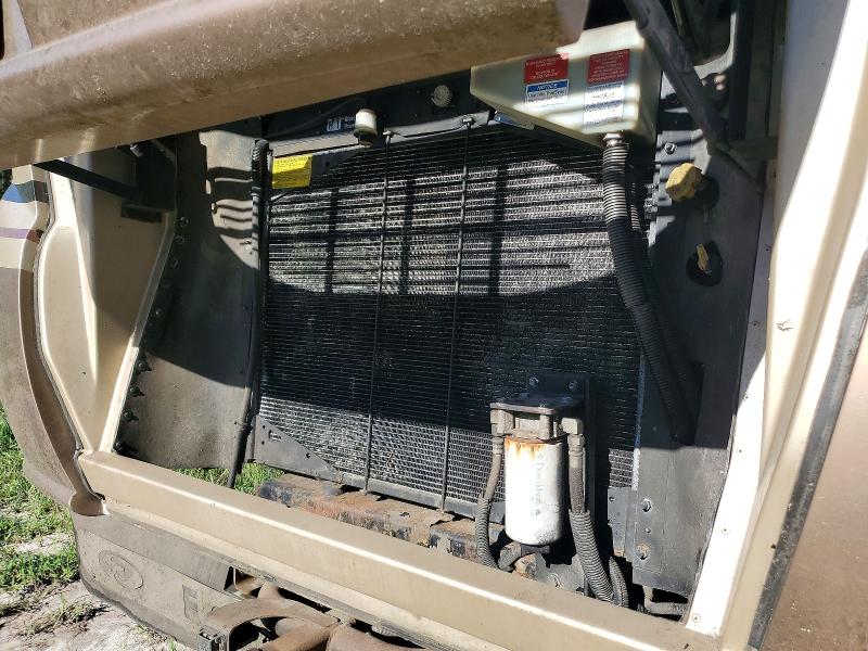 2005 Frht All other VIN 4UZAAHDC55CU90540 COPART salvage auction — MINOR DENT/SCRATCHES, SC - CERTIFICATE OF TITLE, sold $2,500 on 2026-07-28 (photo 7)