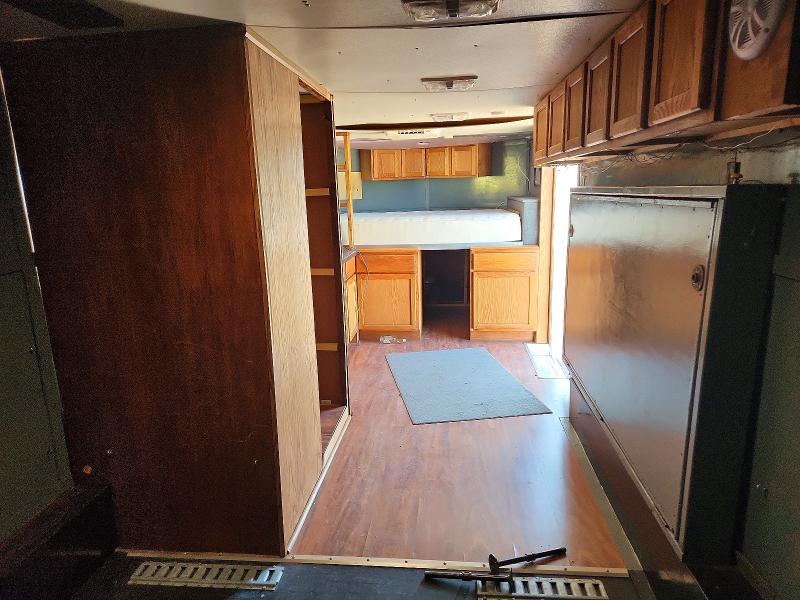 2018 Urwi All models VIN 5RTBE2437JD062790 COPART salvage auction — SIDE, WI - DEALER ONLY CLEAN TITLE, sold $2,050 on 2026-07-22 (photo 5)