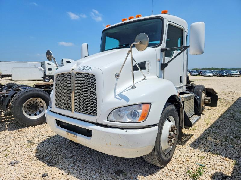 2015 Kenworth All other VIN 2XKHAJ7XXFM462686 COPART salvage auction — MINOR DENT/SCRATCHES, IN - CERTIFICATE OF TITLE, sold $8,000 on 2026-07-07 (photo 2)