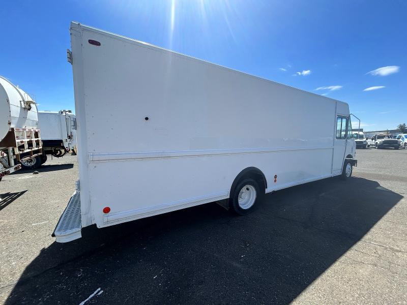 2006 Freightliner All other VIN 4UZAAPBW36CW54974 COPART salvage auction — MINOR DENT/SCRATCHES, WA - VEHICLE CERT OF OWNERSHIP-TITL, sold $1,750 on 2026-07-06 (photo 3)