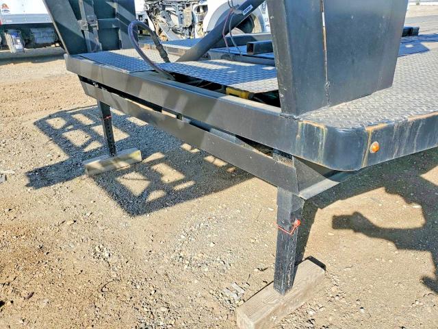 2009 Urwi Trailer VIN 4YDF2932192501807 COPART salvage auction — MINOR DENT/SCRATCHES, CA - DLR/DIS/EXP ONLY SALVAGE TITLE, sold $325 on 2026-07-31 (photo 8)